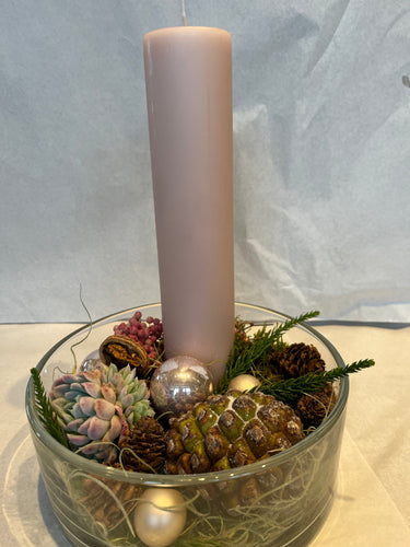 Juledekoration i glasfad