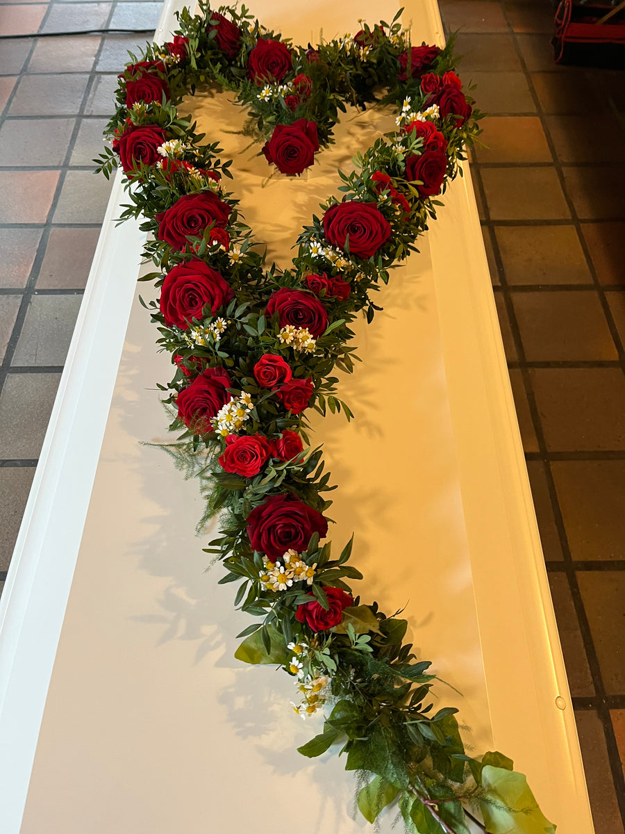 Kistepynt hjerte med roser – Blomsterbutikken